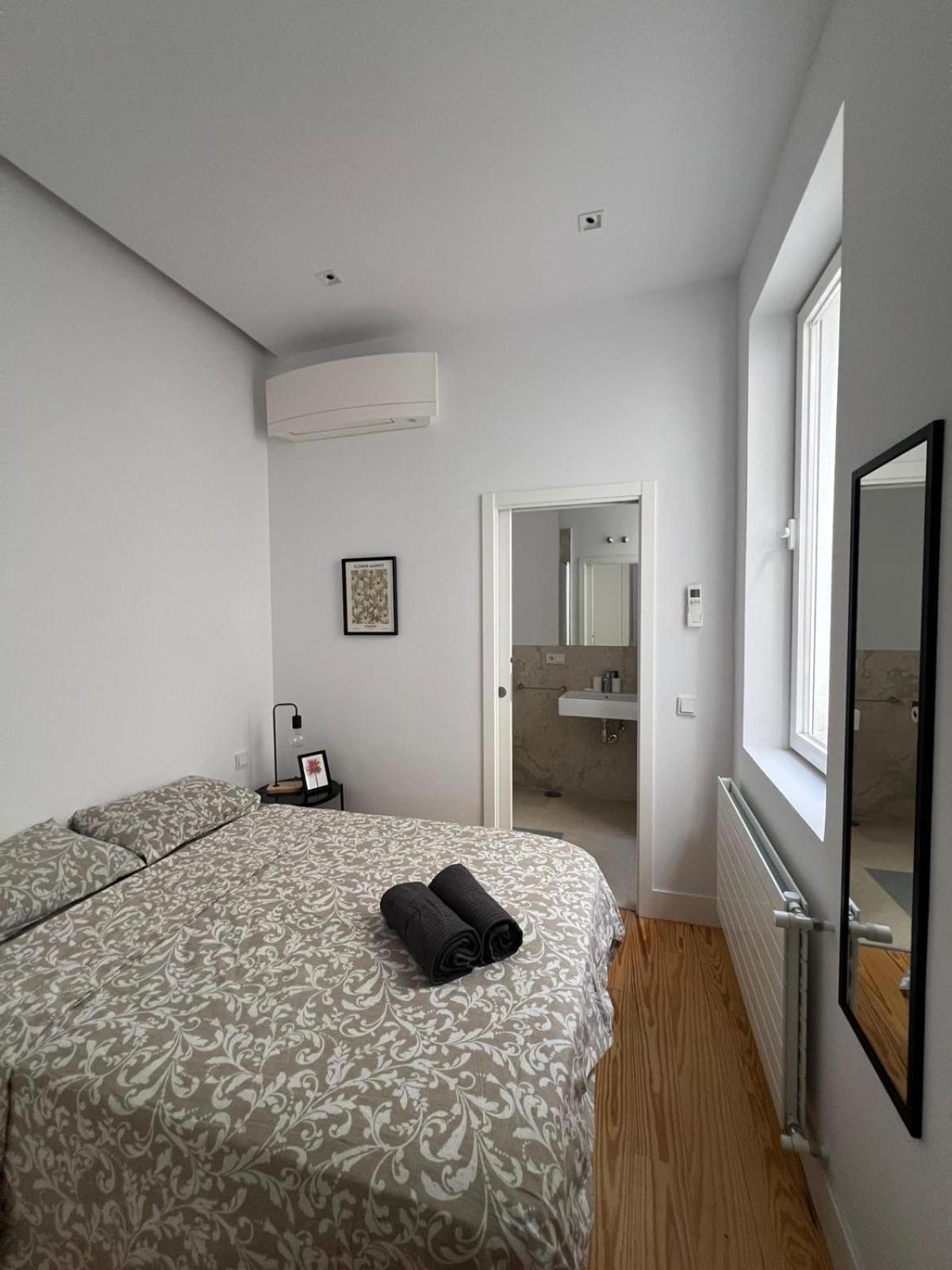 Private Rooms In Magdalena Street Madrid Eksteriør bilde